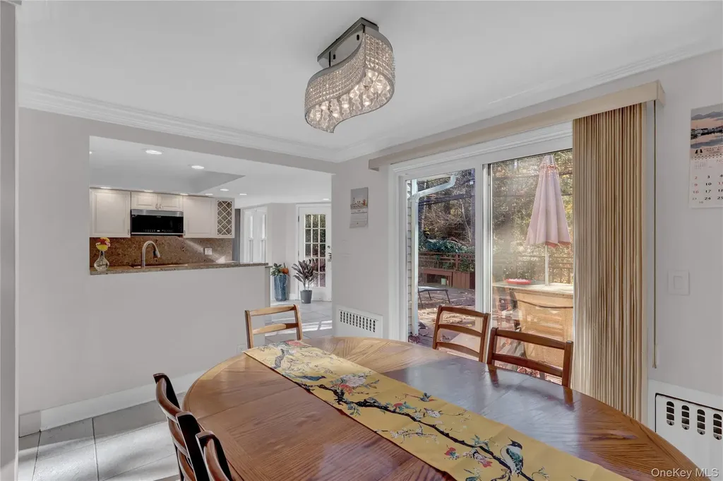 165 Tara Drive Roslyn NY 11576