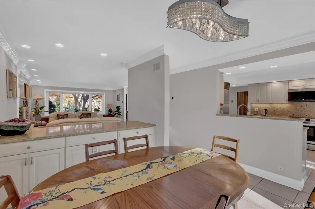 165 Tara Drive Roslyn NY 11576