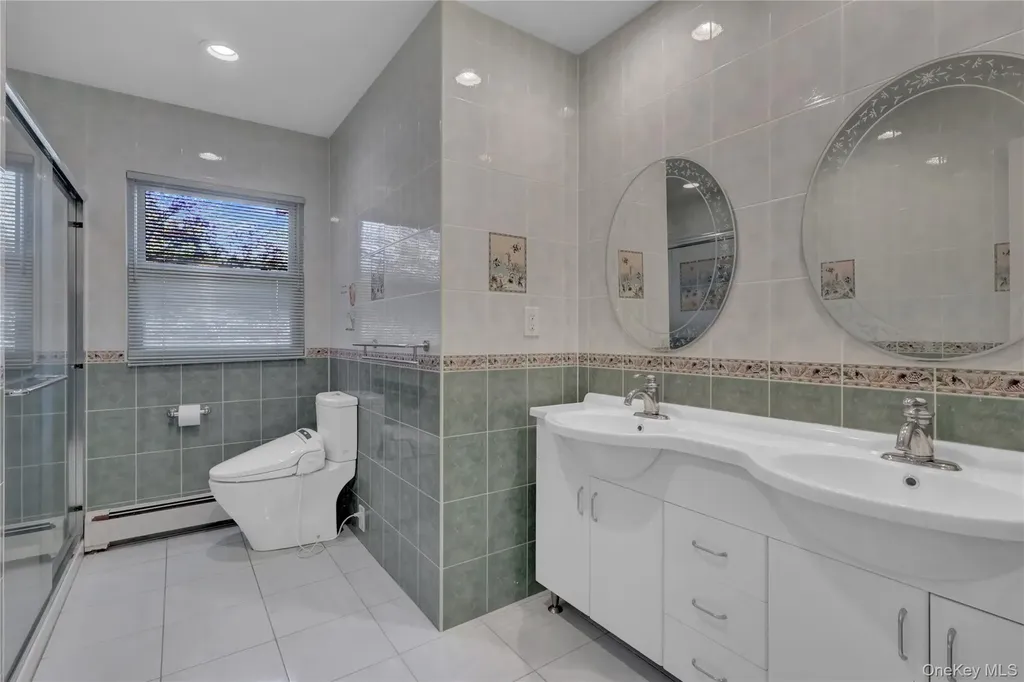 165 Tara Drive Roslyn NY 11576