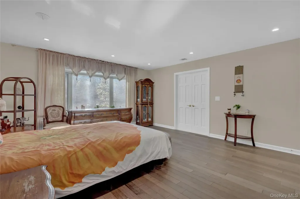 165 Tara Drive Roslyn NY 11576