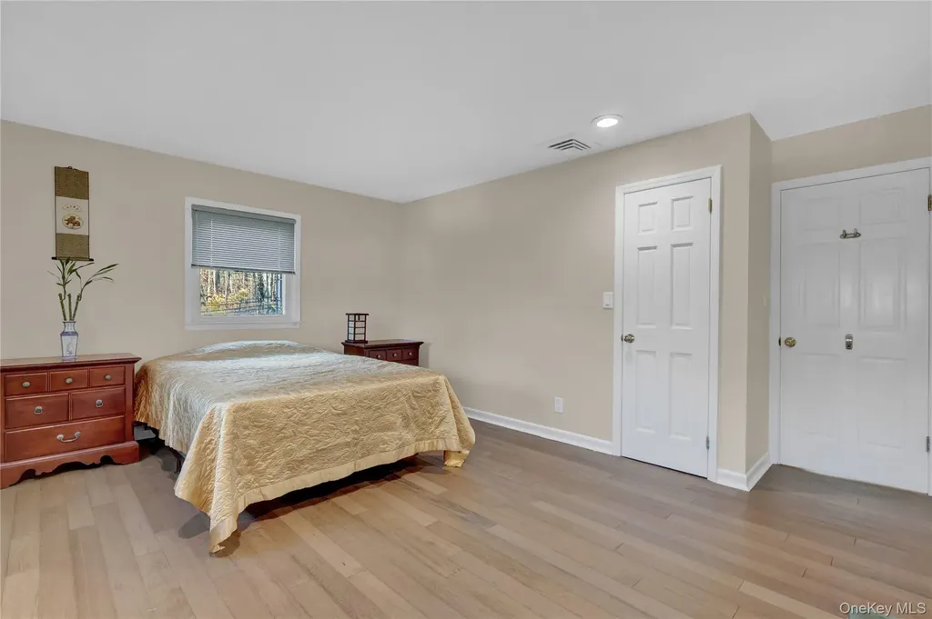165 Tara Drive Roslyn NY 11576
