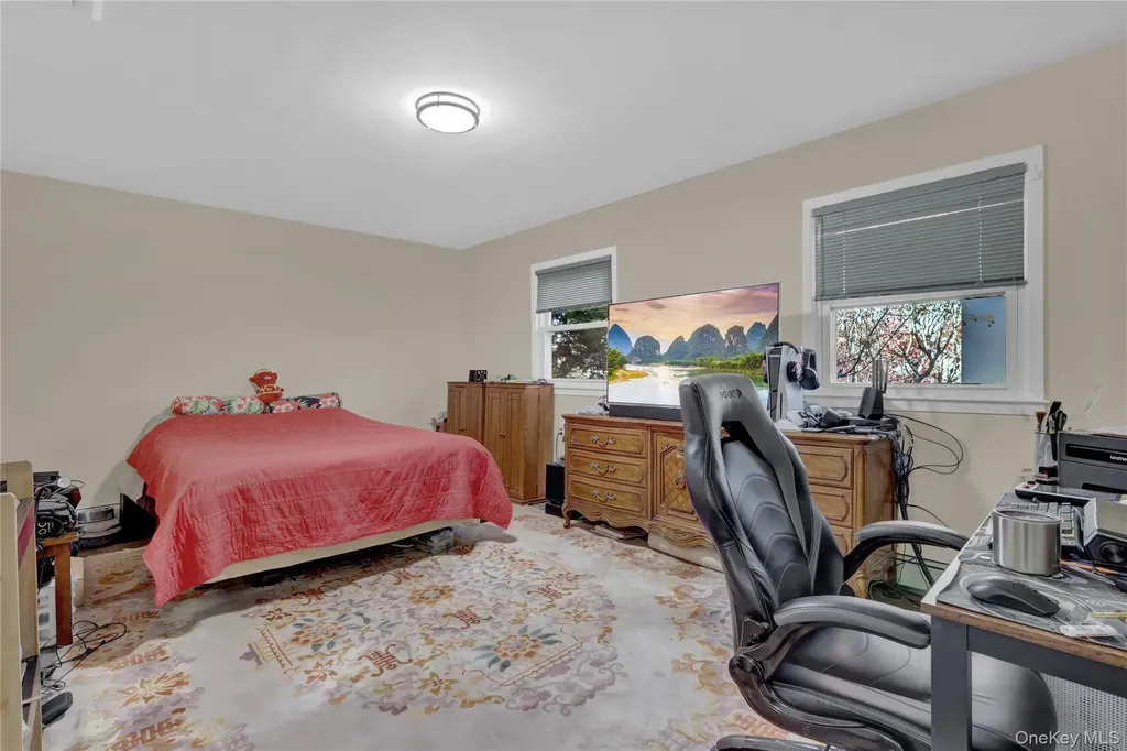 165 Tara Drive Roslyn NY 11576