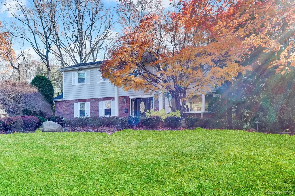 165 Tara Drive Roslyn NY 11576