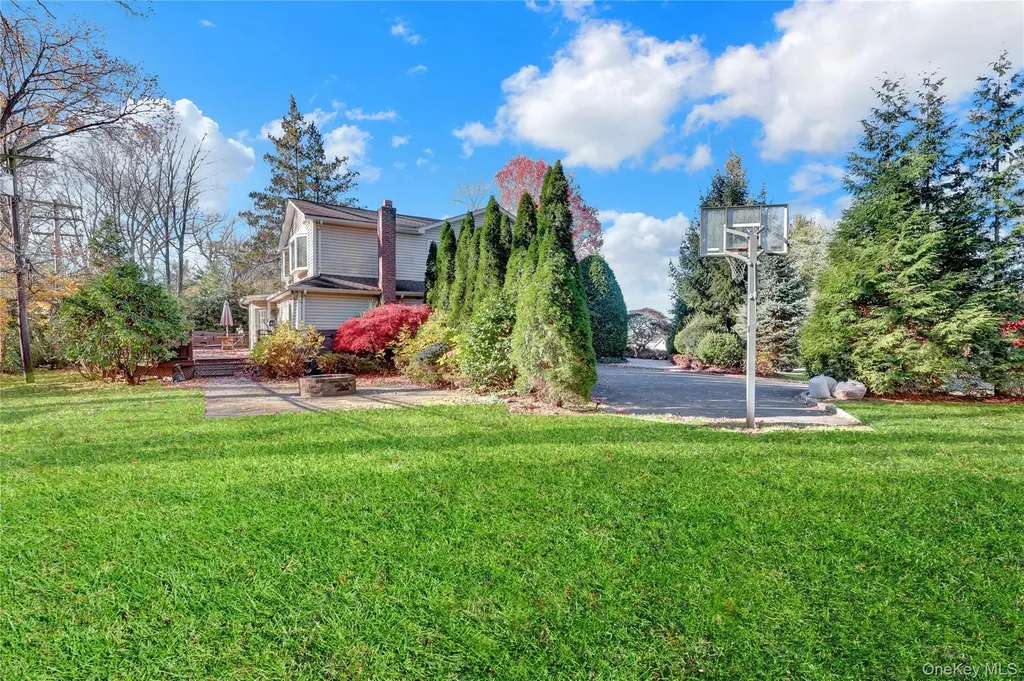 165 Tara Drive Roslyn NY 11576