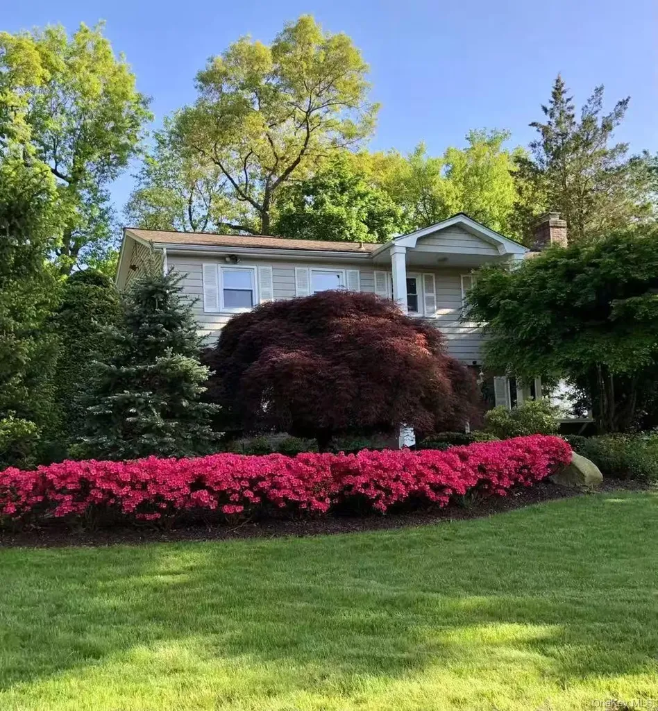 165 Tara Drive Roslyn NY 11576