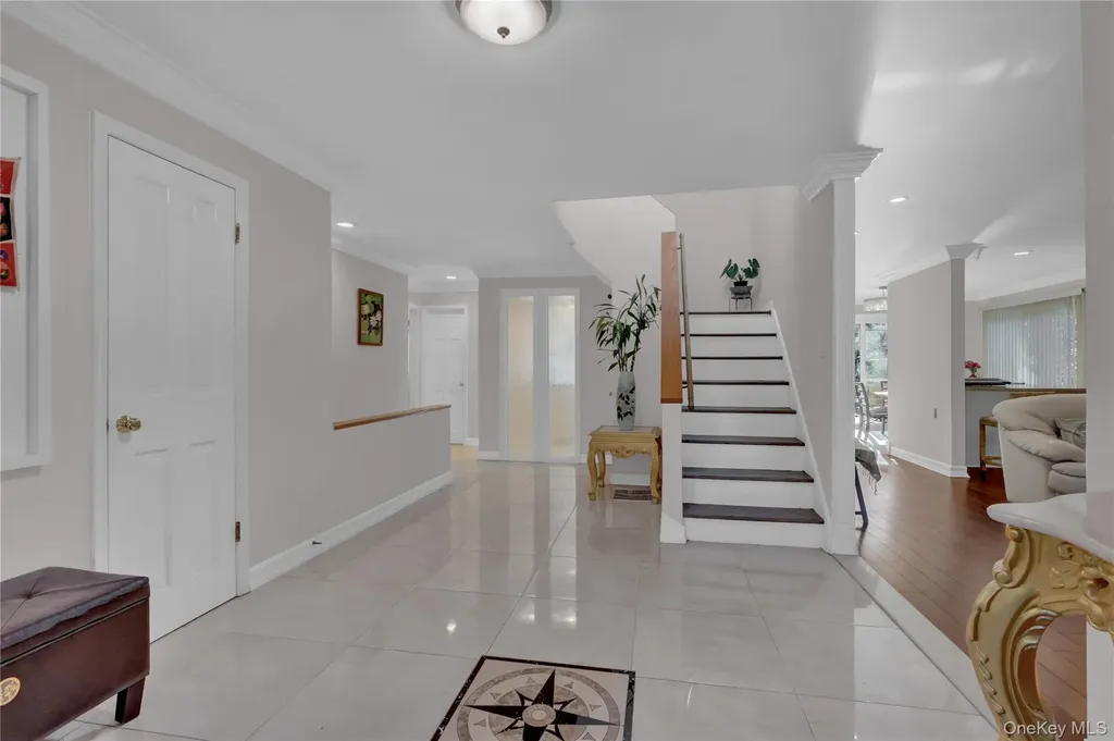 165 Tara Drive Roslyn NY 11576