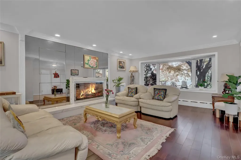 165 Tara Drive Roslyn NY 11576
