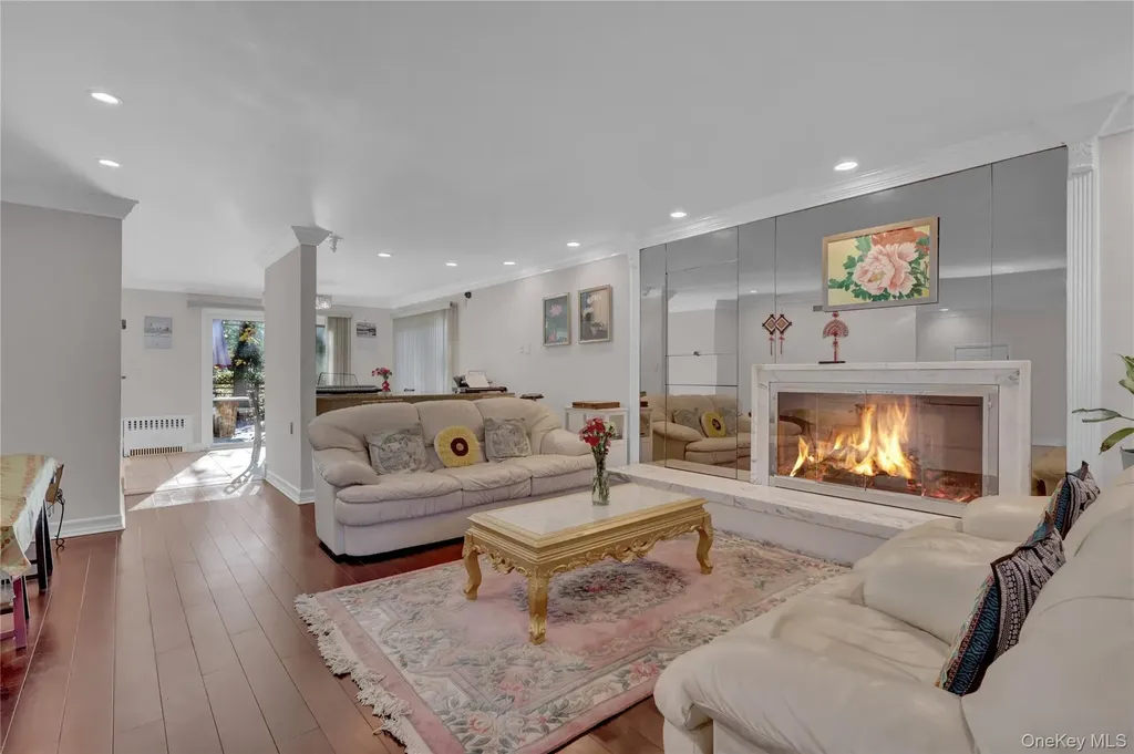 165 Tara Drive Roslyn NY 11576
