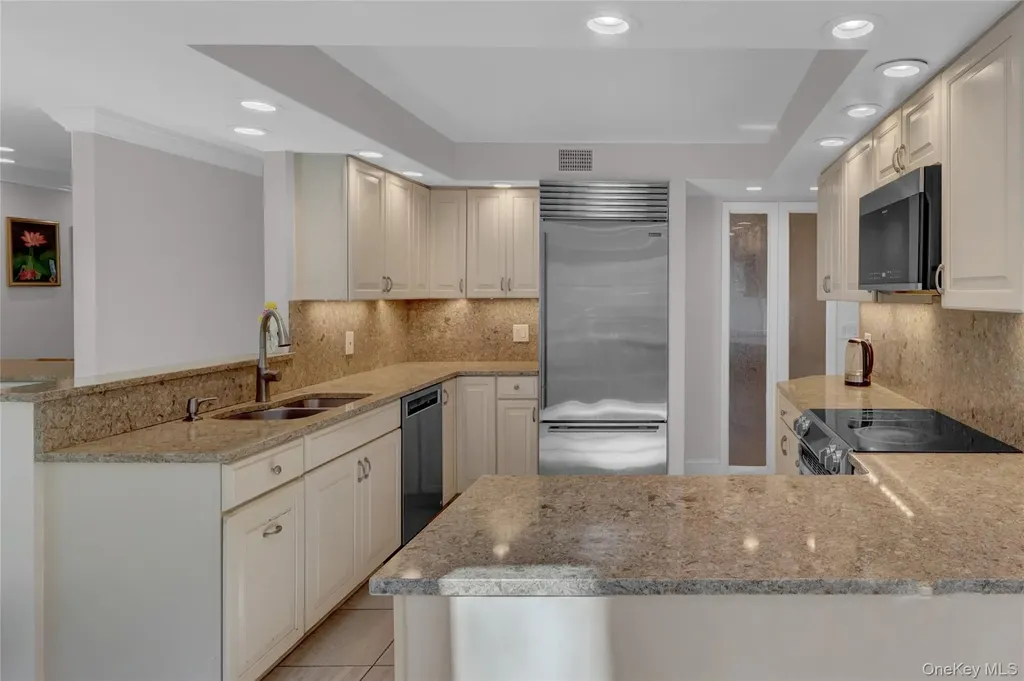 165 Tara Drive Roslyn NY 11576