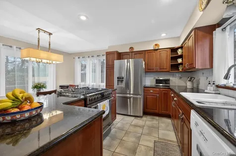 14 Oak Point Drive S Bayville NY 11709