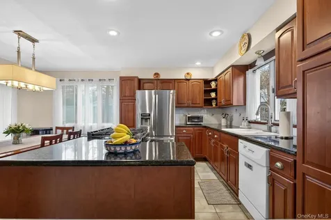 14 Oak Point Drive S Bayville NY 11709