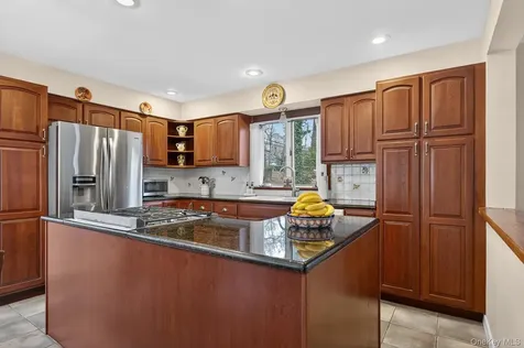 14 Oak Point Drive S Bayville NY 11709