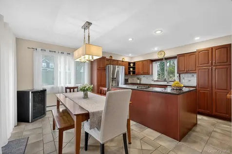 14 Oak Point Drive S Bayville NY 11709
