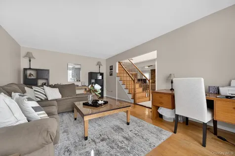 14 Oak Point Drive S Bayville NY 11709