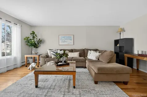 14 Oak Point Drive S Bayville NY 11709