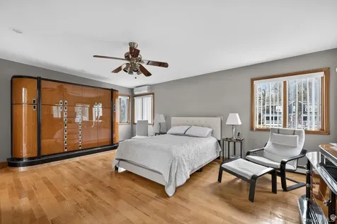 14 Oak Point Drive S Bayville NY 11709