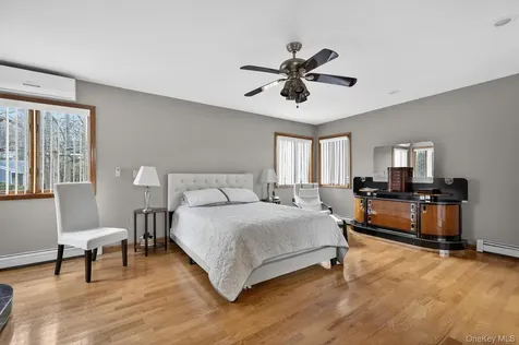 14 Oak Point Drive S Bayville NY 11709