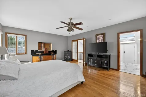 14 Oak Point Drive S Bayville NY 11709
