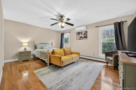 14 Oak Point Drive S Bayville NY 11709