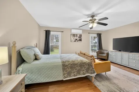 14 Oak Point Drive S Bayville NY 11709