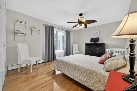 14 Oak Point Drive S Bayville NY 11709