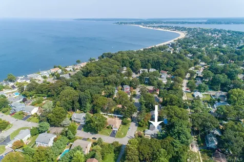 14 Oak Point Drive S Bayville NY 11709