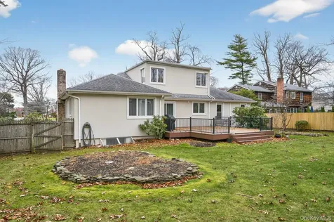 14 Oak Point Drive S Bayville NY 11709