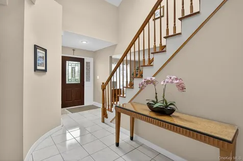 14 Oak Point Drive S Bayville NY 11709