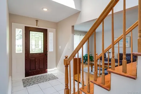 14 Oak Point Drive S Bayville NY 11709