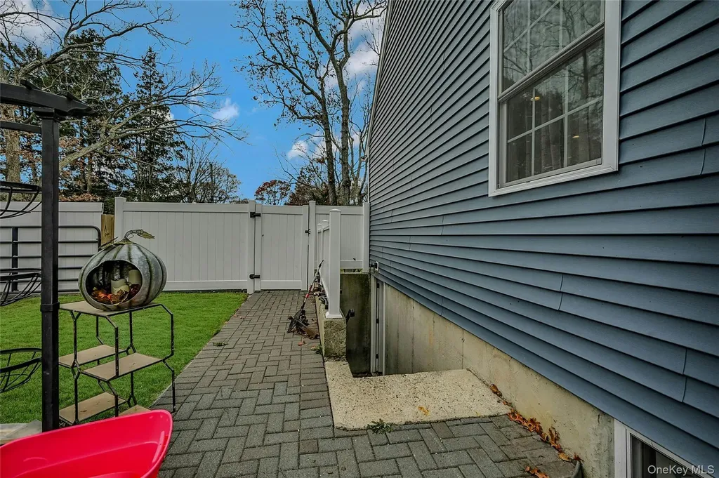 458 Lockwood Drive Shirley NY 11967