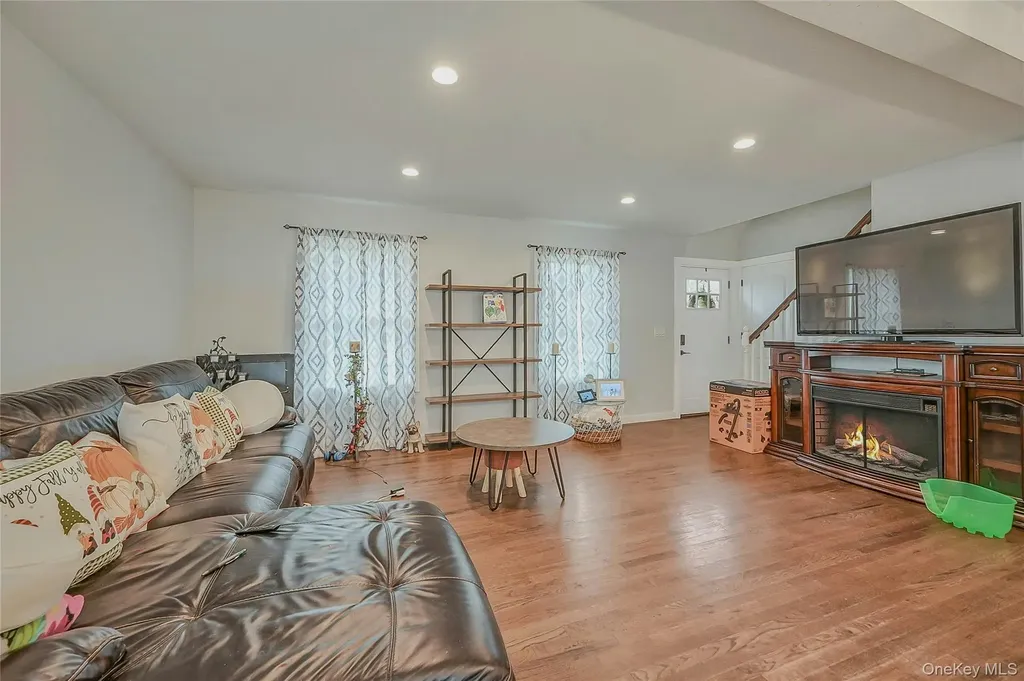 458 Lockwood Drive Shirley NY 11967