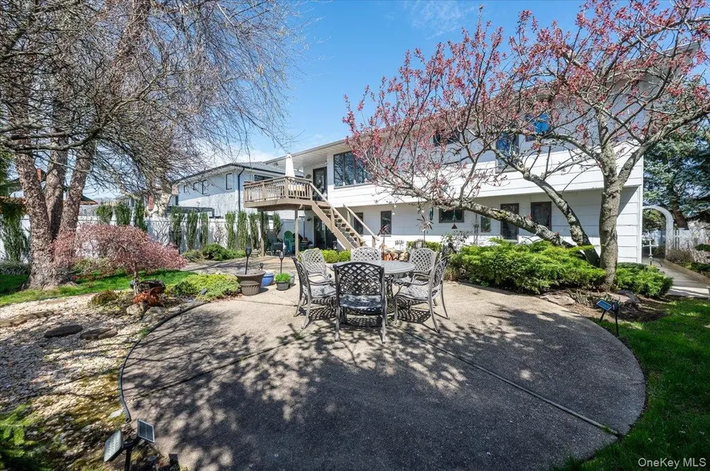 31 Regent Drive Lido Beach NY 11561