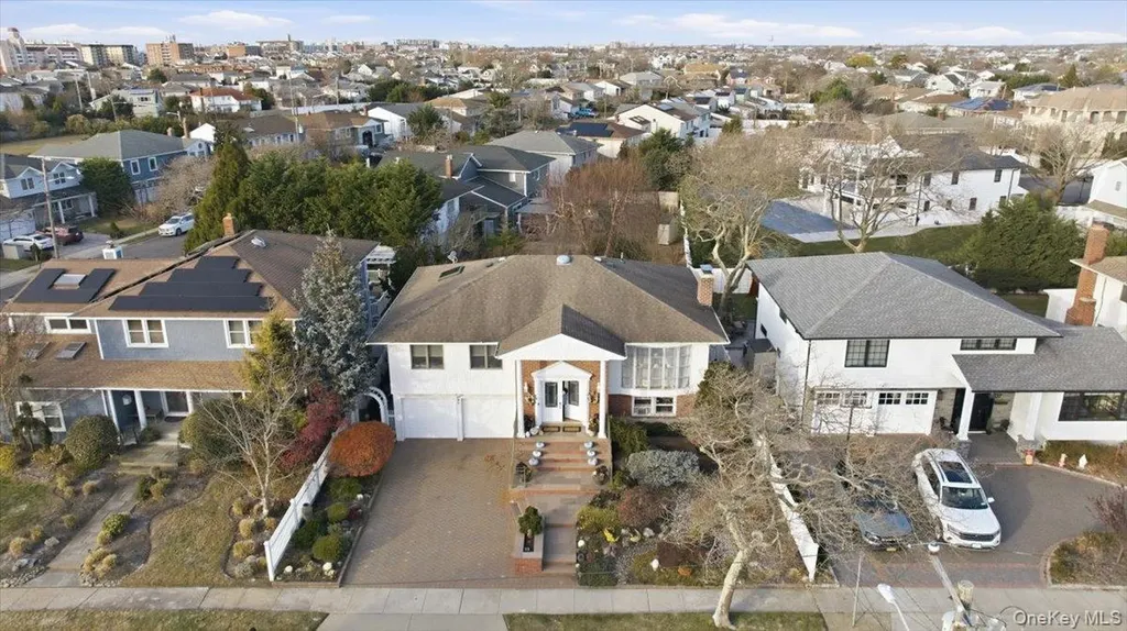 31 Regent Drive Lido Beach NY 11561