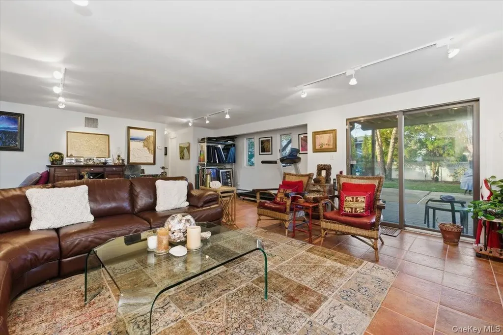 31 Regent Drive Lido Beach NY 11561