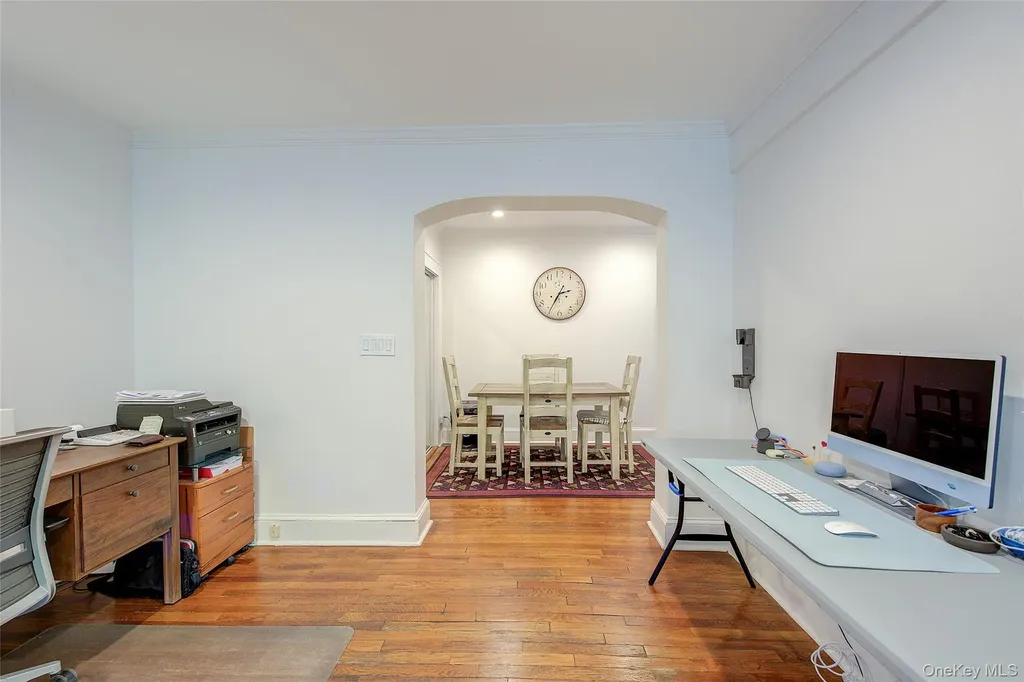 2 Town House Place Great Neck NY 11021