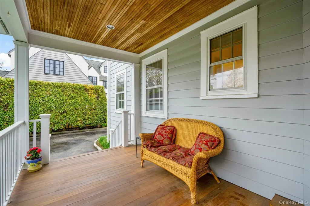 27 Oak Avenue Larchmont NY 10538