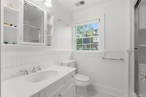 27 Oak Avenue Larchmont NY 10538