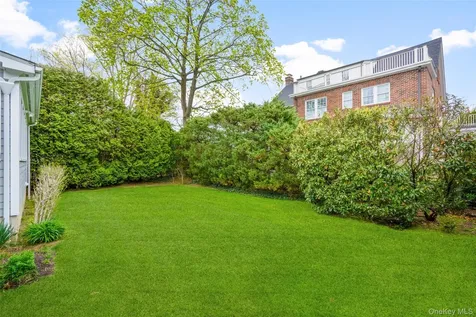 27 Oak Avenue Larchmont NY 10538