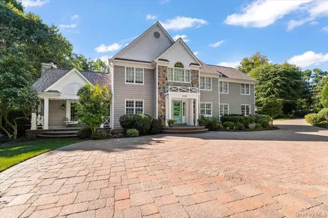 6 Maureen Drive Mount Sinai NY 11766