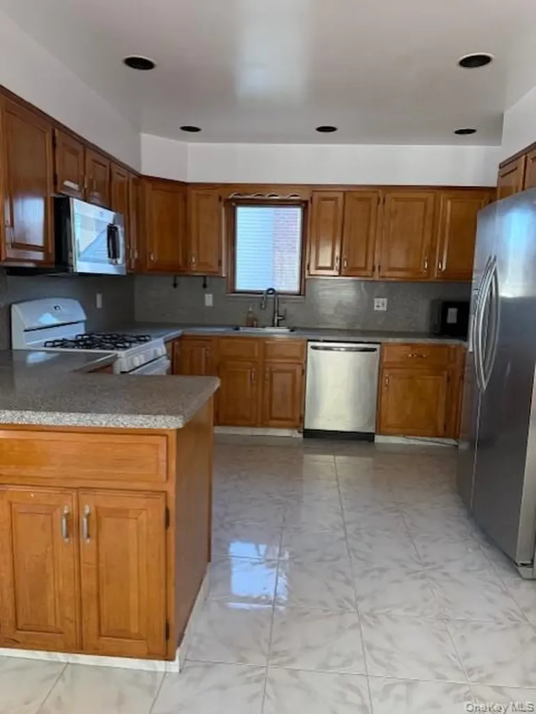 60 Cloverdale Avenue White Plains NY 10603