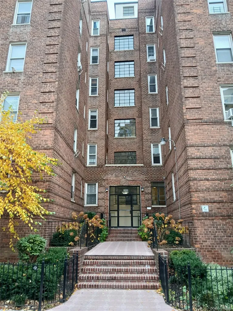 2080 Barnes Avenue Bronx NY 10462