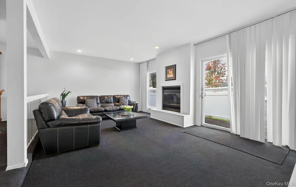 105 Glen Way Syosset NY 11791