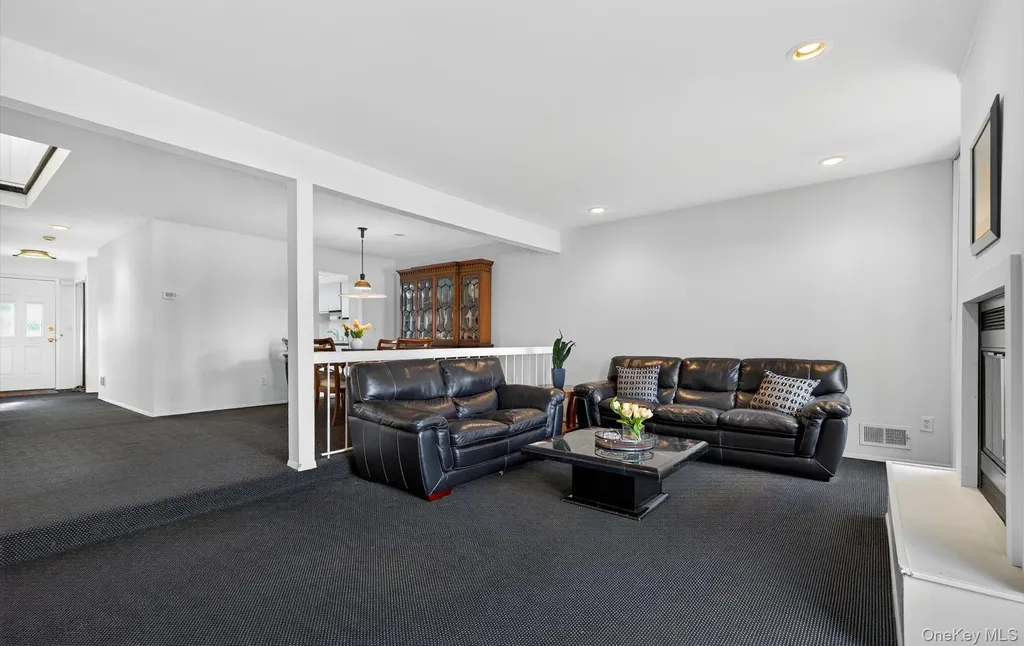 105 Glen Way Syosset NY 11791