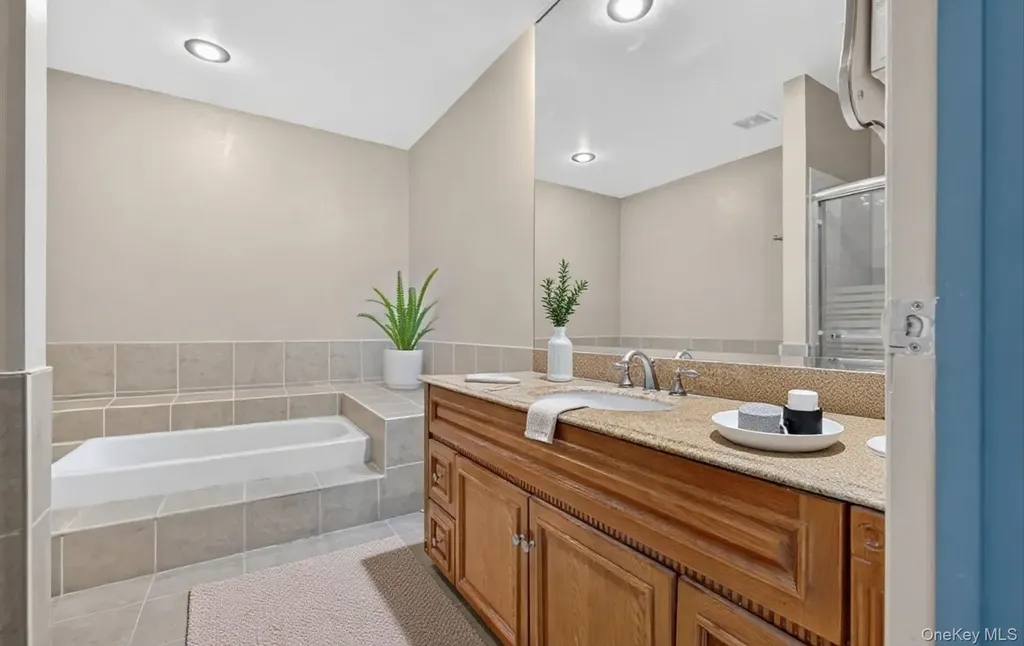 105 Glen Way Syosset NY 11791