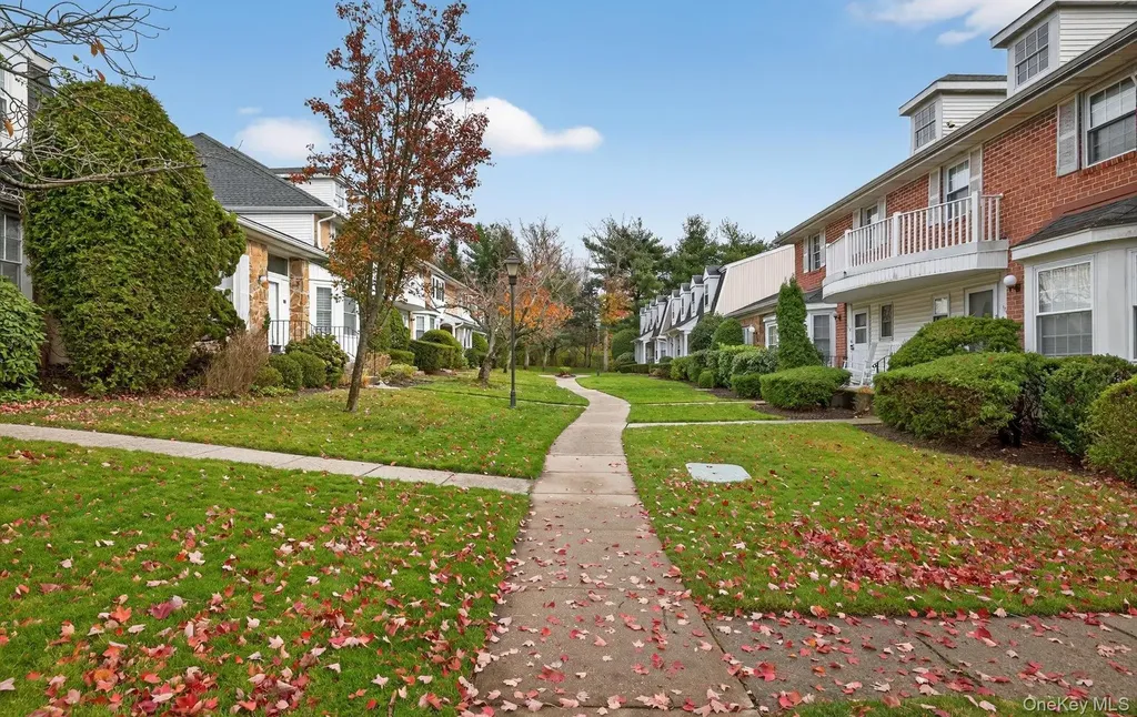 105 Glen Way Syosset NY 11791