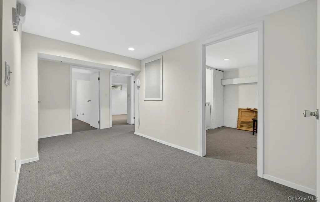 105 Glen Way Syosset NY 11791