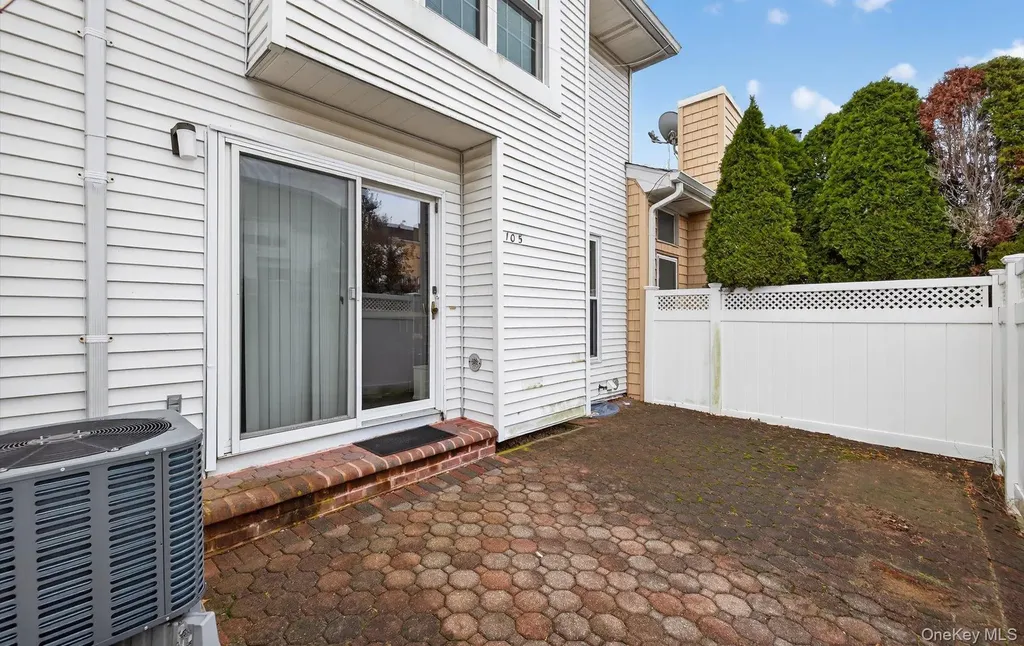 105 Glen Way Syosset NY 11791