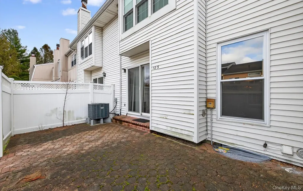 105 Glen Way Syosset NY 11791
