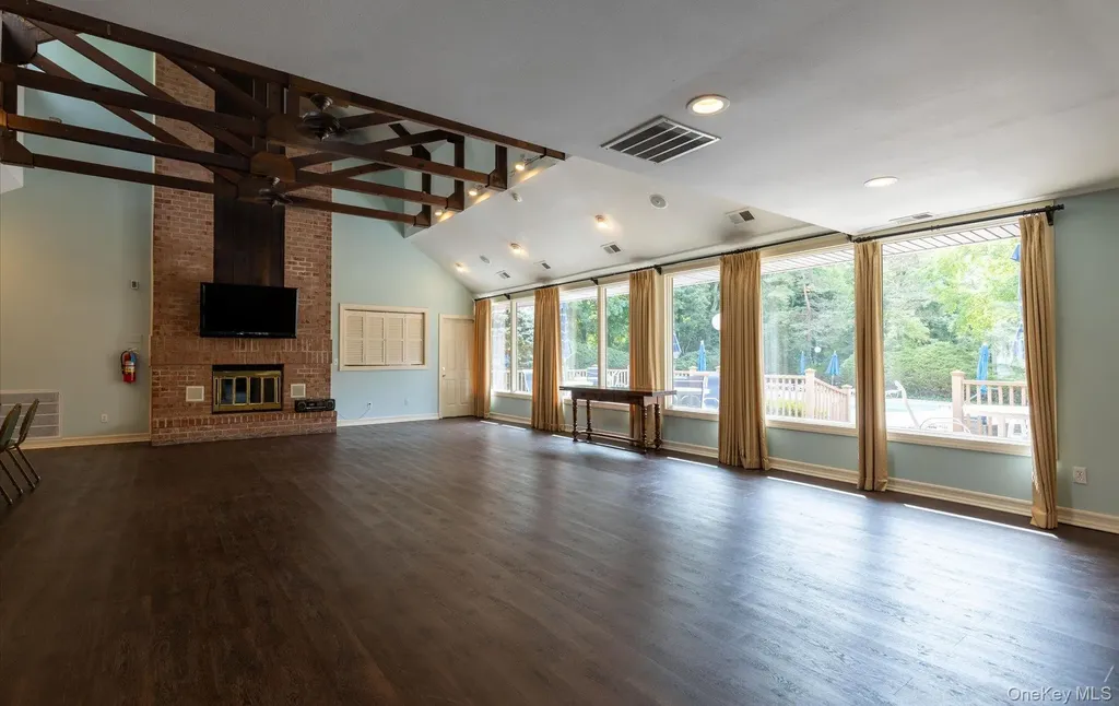 105 Glen Way Syosset NY 11791