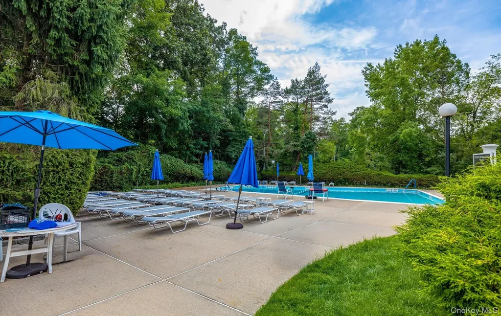 105 Glen Way Syosset NY 11791